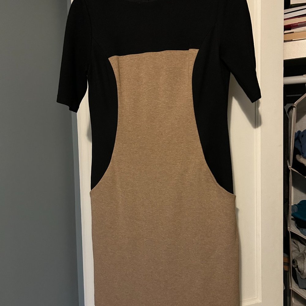 Designer Trina Turk Dress, Size 8; Pockets; Short Sleeves; Lined